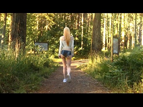 ❤️ Schöne Frau bewegt sich langsam, nicht nackt Video Porno fb bei de.novoporn.ru ❌️❤